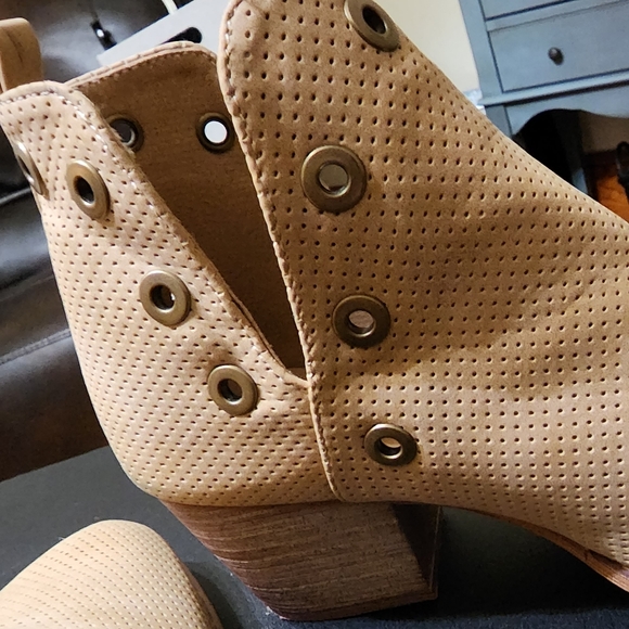 YOKI WOMENS BOOTIES SIZE 8~GREAT CONDITION~ - Picture 4 of 13